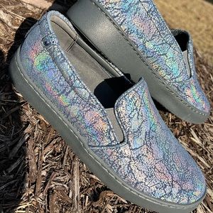 Vionic Pro Avery Metallic Leather Slip On Shoes Blue Silver Women Sz 6.5 M